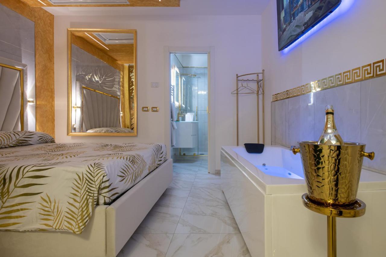 Fashion Apartment Gold Bologna With Jacuzzi & Car Garage Exterior photo