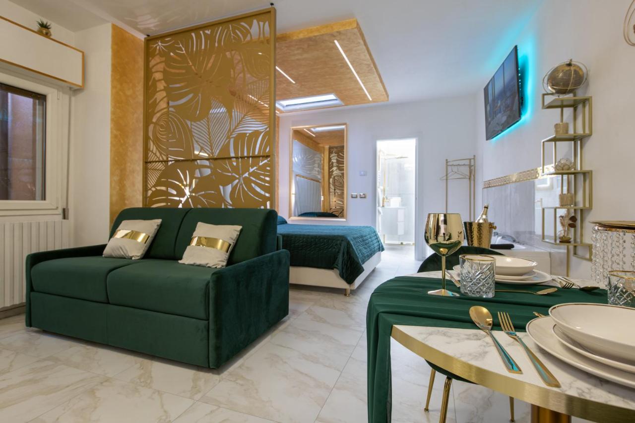 Fashion Apartment Gold Bologna With Jacuzzi & Car Garage Exterior photo