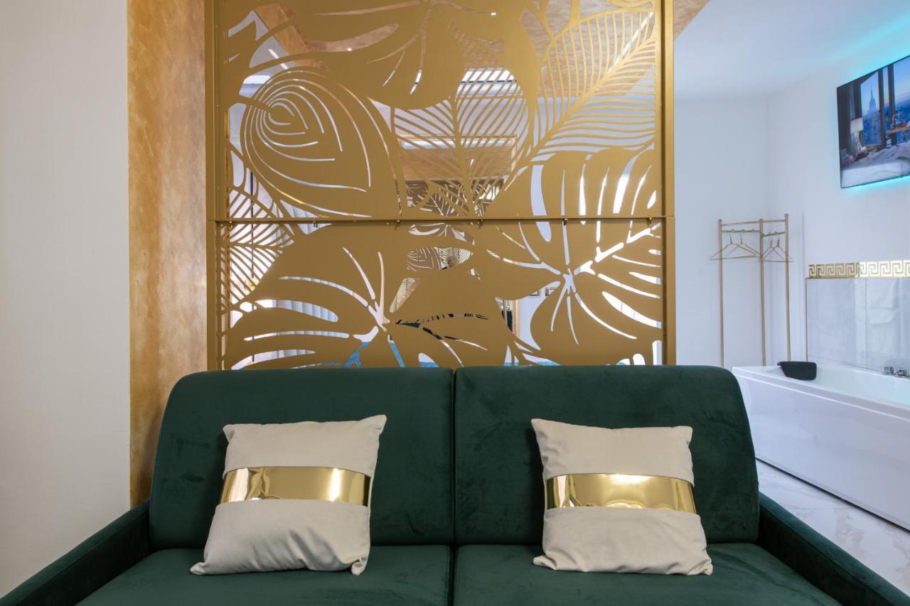 Fashion Apartment Gold Bologna With Jacuzzi & Car Garage Exterior photo